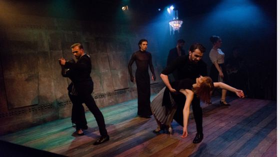 aktorzy wykonujacy piosenki z repertuaru Ewy Demarczyk fot. Karol Mańk